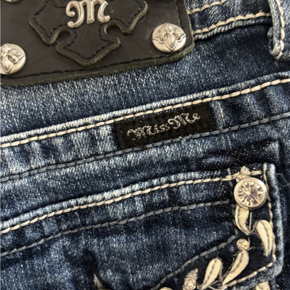 MISS ME Boyfriend Capri - Picture 8 of 12